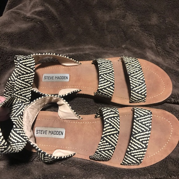 STEVE MADDEN SANDALS SLIGHTLY USED SIZE 8.5 - Picture 2 of 8